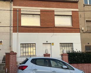 Vista exterior de Casa adosada en venda en Sallent amb Calefacció, Jardí privat i Terrassa