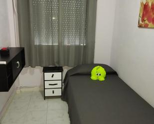 Bedroom of Flat to share in Alcalá de Henares  with Air Conditioner and Balcony