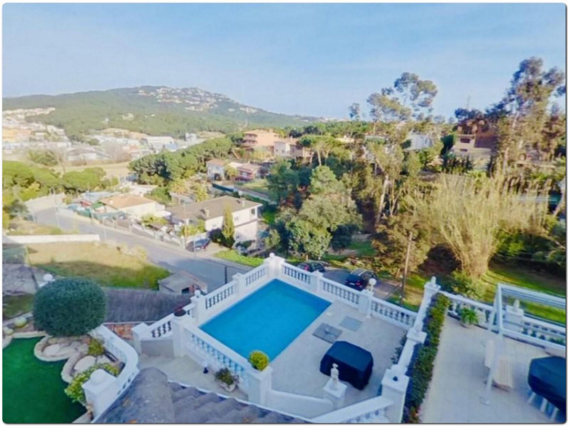 Vista exterior de Casa o xalet de lloguer en Lloret de Mar amb Aire condicionat, Terrassa i Piscina