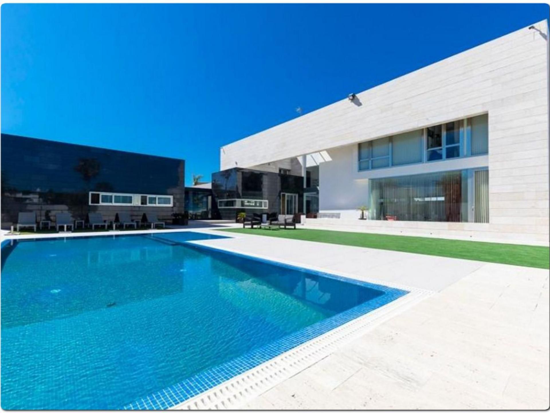Swimming pool of House or chalet to rent in Conil de la Frontera  with Air Conditioner, Heating and Private garden