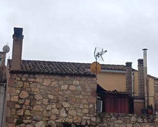 Vista exterior de Casa adosada en venda en Sigüenza amb Traster i Moblat