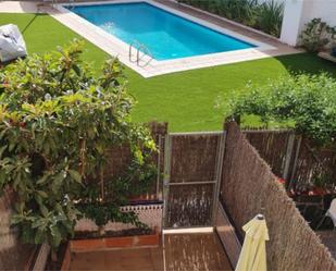 Swimming pool of Single-family semi-detached for sale in Badalona  with Air Conditioner, Terrace and Swimming Pool