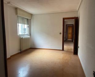 Bedroom of Flat for sale in Valladolid Capital  with Heating, Terrace and Furnished