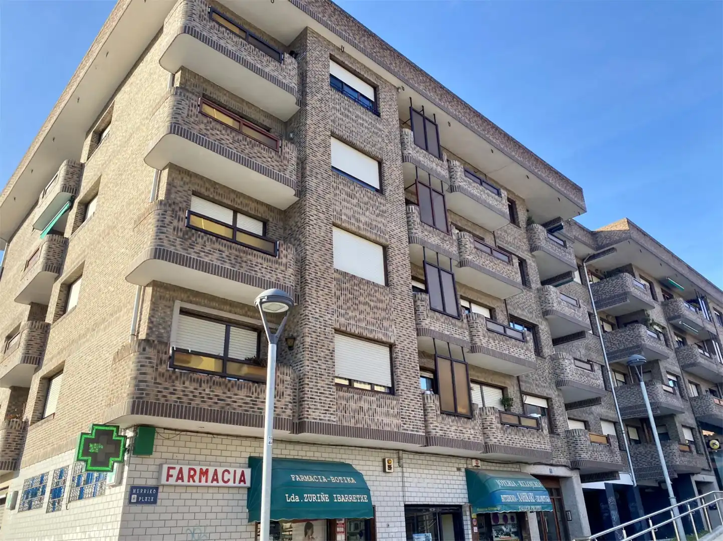 Wohnung zum Verkauf in Plaza Herriko, 2, Derio Außenansicht von Wohnung zum Verkauf in Derio mit Heizung, Terrasse und Abstellraum