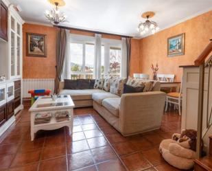 Sala d'estar de Casa o xalet en venda en Ponferrada amb Terrassa