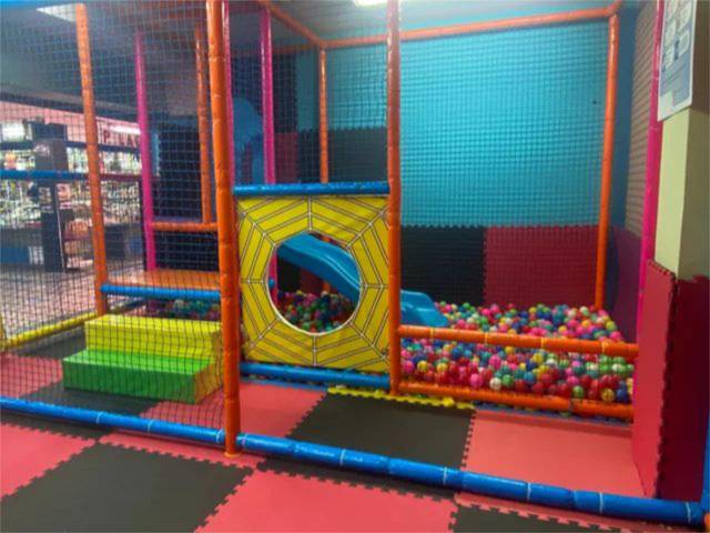 Local comercial en Alquiler en Calle de las Pedroñeras, 14 en Canillas