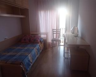 Dormitori de Apartament per a compartir en Maracena amb Aire condicionat, Terrassa i Balcó