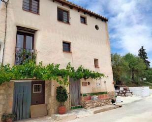 Vista exterior de Casa adosada en venda en Moratalla amb Terrassa i Balcó