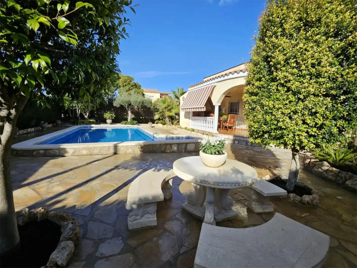 Wohnung zum Verkauf in Urbanització Tres Calas 3b, Les Tres Cales Schwimmbecken von Wohnung zum Verkauf in L'Ametlla de Mar mit Klimaanlage, Heizung und Privatgarten