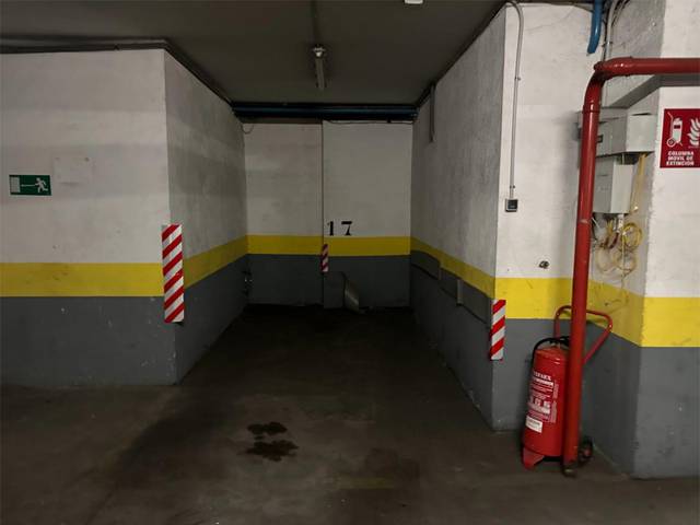 Garaje en Alquiler en Calle Santiago Rusiñol, 4 en Ciudad Universitaria