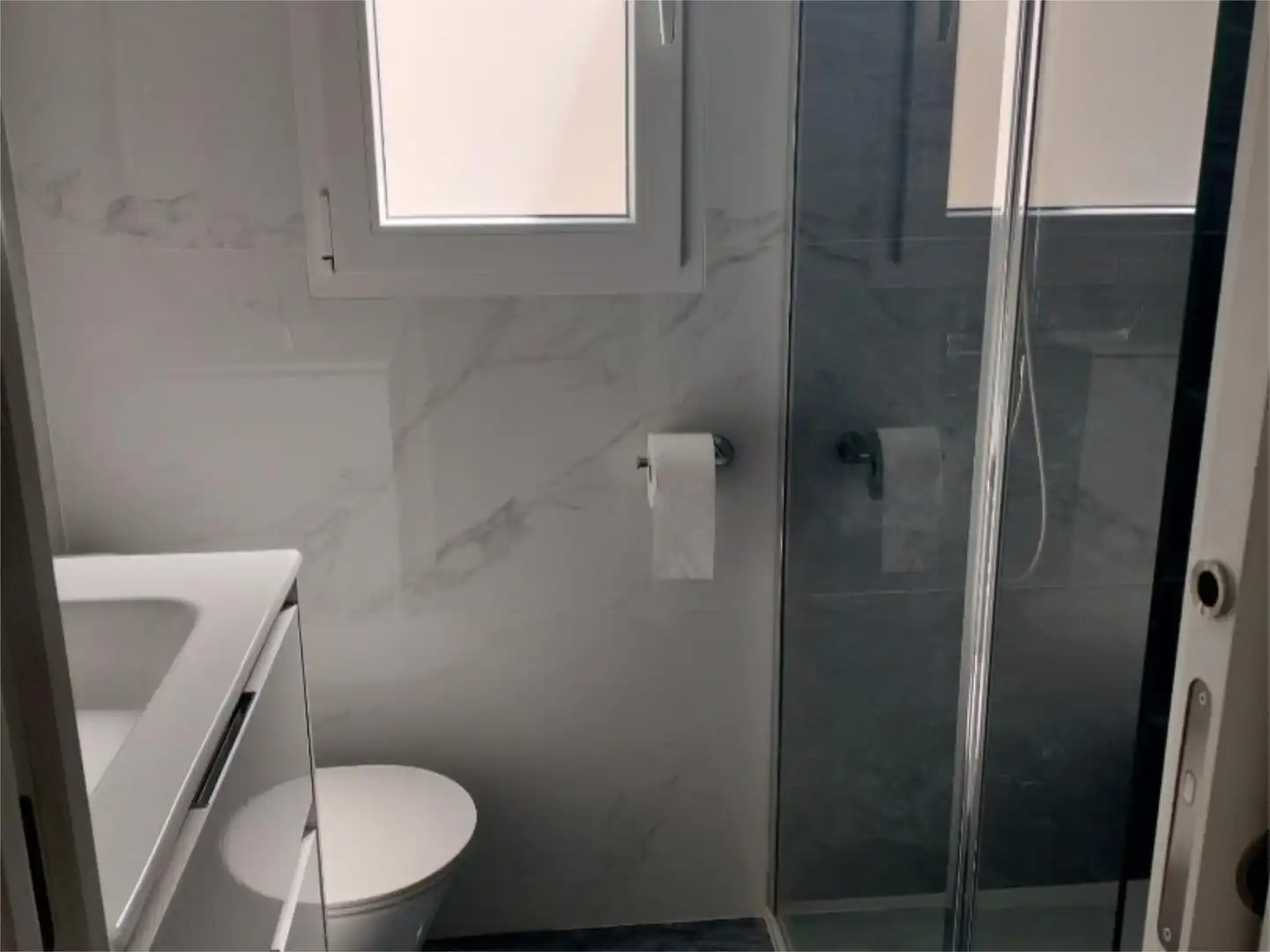 Flat for rent in Calle de la Plaza, 107, Centro Bathroom of Flat for rent in Puerto Real with Air Conditioner, Heating and Furnished