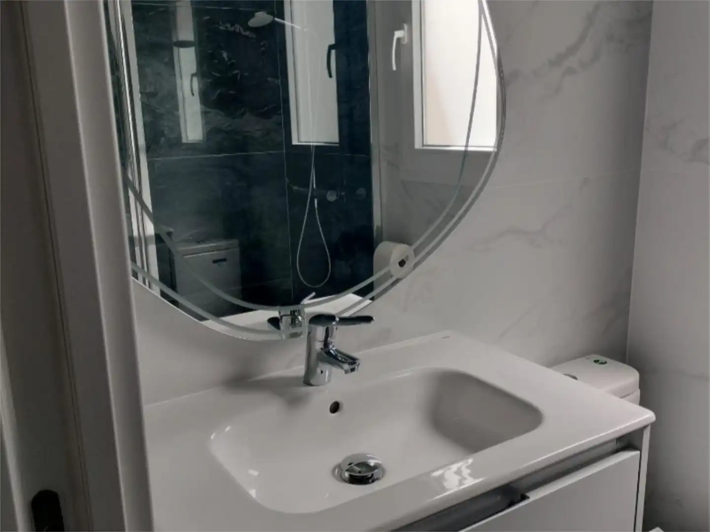 Flat for rent in Calle de la Plaza, 107, Centro Bathroom of Flat for rent in Puerto Real with Air Conditioner, Heating and Furnished