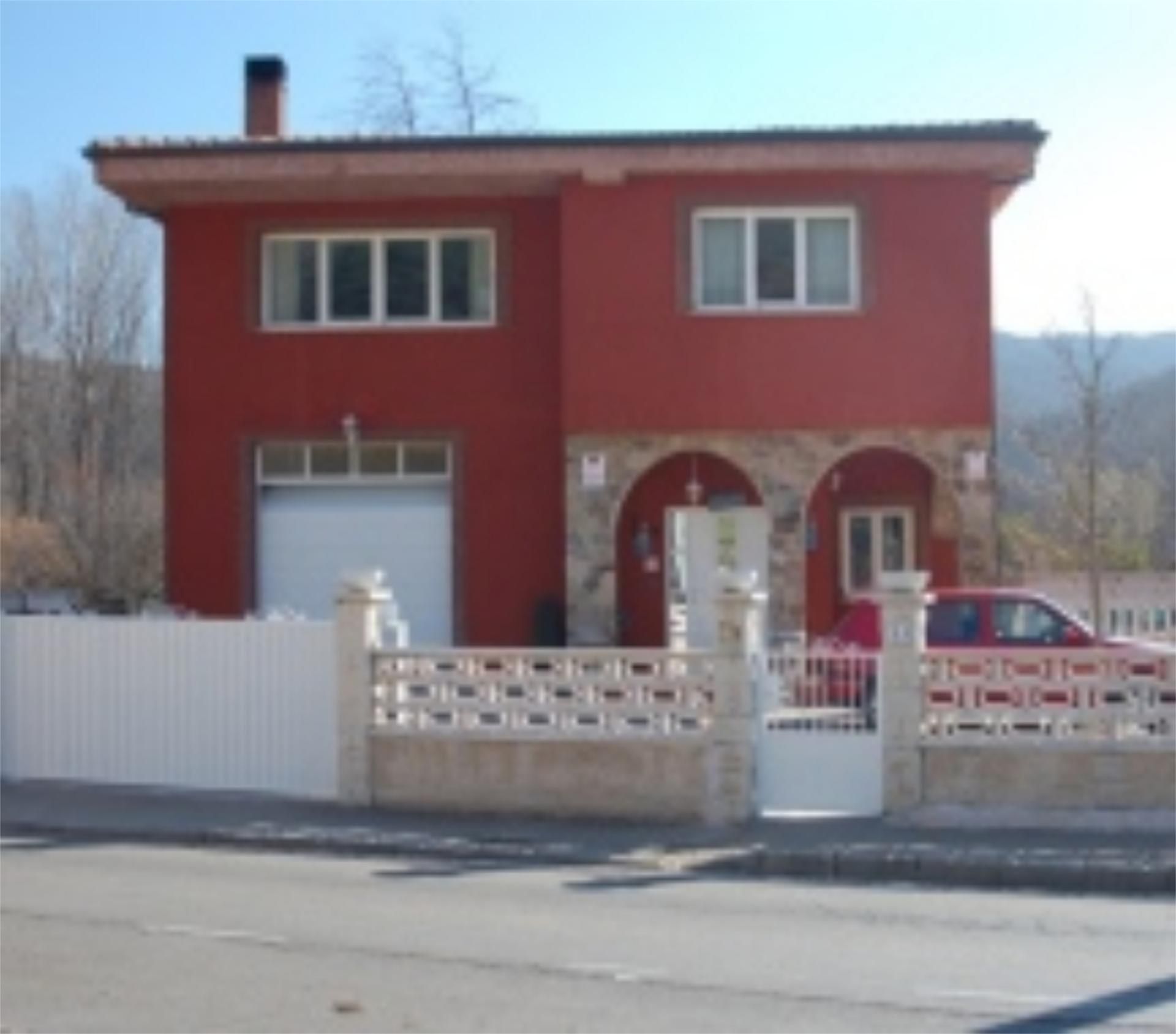 Vista exterior de Casa o xalet en venda en La Vecilla amb Calefacció, Jardí privat i Terrassa