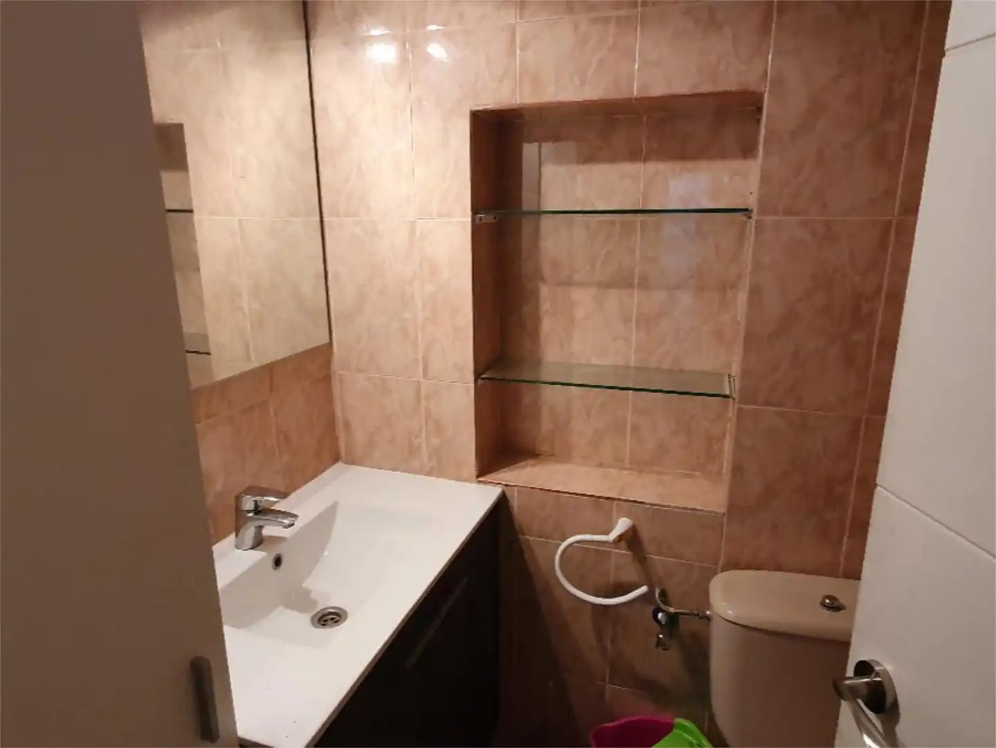 Bany de Local de lloguer en Barcelona amb Aire condicionat, Calefacció i Moblat