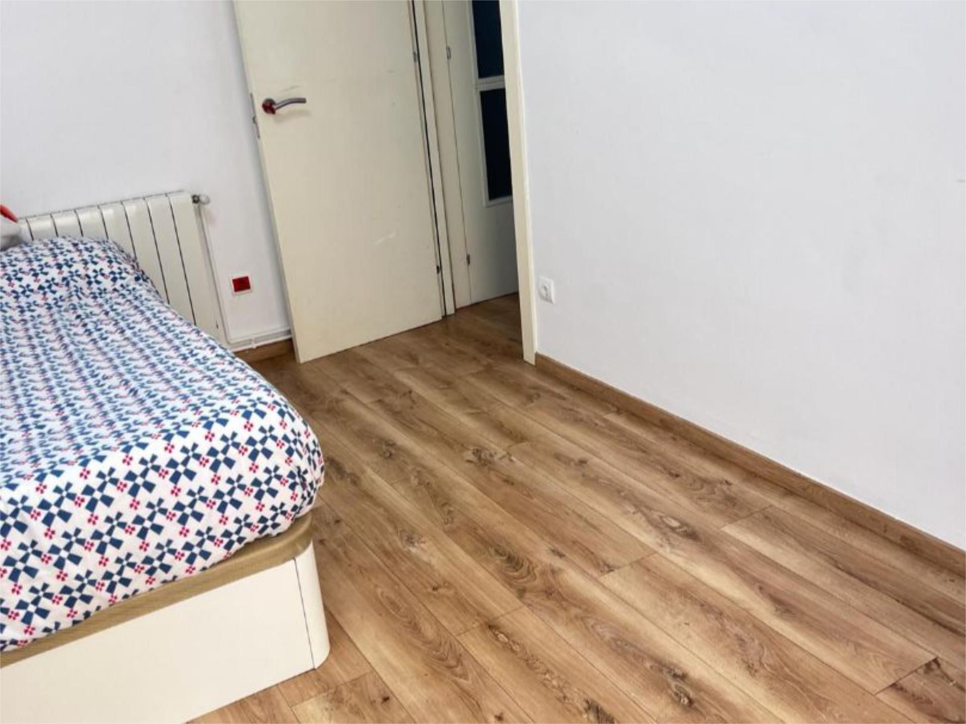 Dormitori de Apartament per a compartir en Sant Pere de Riudebitlles amb Calefacció, Moblat i Balcó