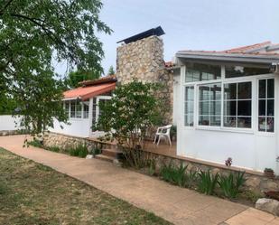 Vista exterior de Casa o xalet en venda en Villalbilla amb Aire condicionat, Terrassa i Piscina