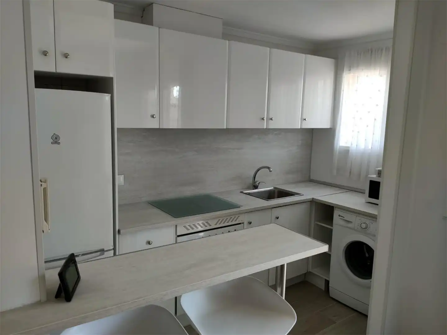 Piso de alquiler en Carrer Pau de Sant Leocadi, 34, Oliva Nova Cocina de Piso de alquiler en Oliva con Aire acondicionado, Terraza y Horno