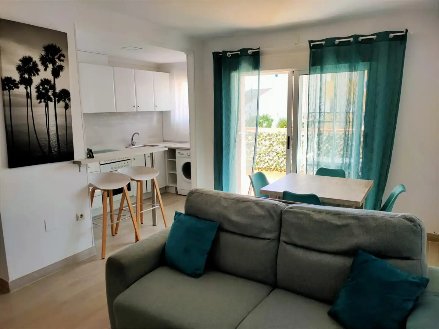 Piso de alquiler en Carrer Pau de Sant Leocadi, 34, Oliva Nova Habitación de Piso de alquiler en Oliva con Aire acondicionado, Terraza y Horno