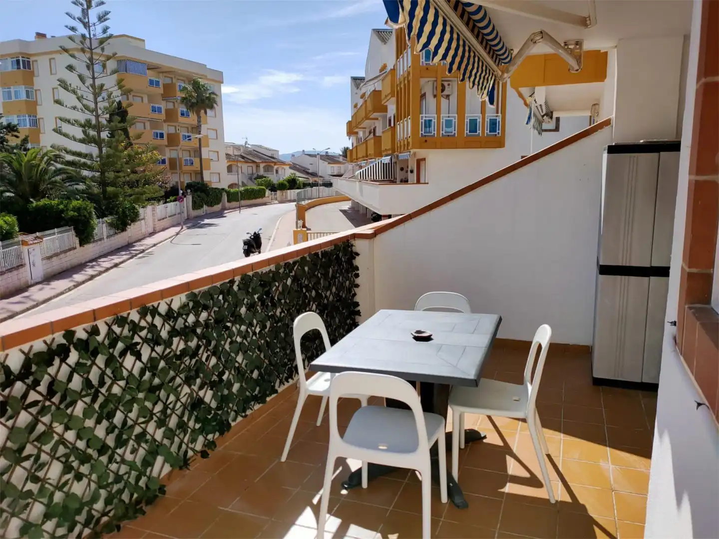 Piso de alquiler en Carrer Pau de Sant Leocadi, 34, Oliva Nova Terraza de Piso de alquiler en Oliva con Aire acondicionado, Terraza y Horno