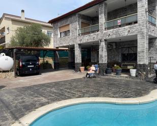 Vista exterior de Casa o xalet en venda en Tordera amb Aire condicionat, Terrassa i Piscina