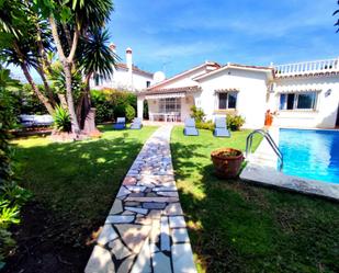 Jardí de Casa o xalet de lloguer en Estepona amb Aire condicionat, Terrassa i Piscina