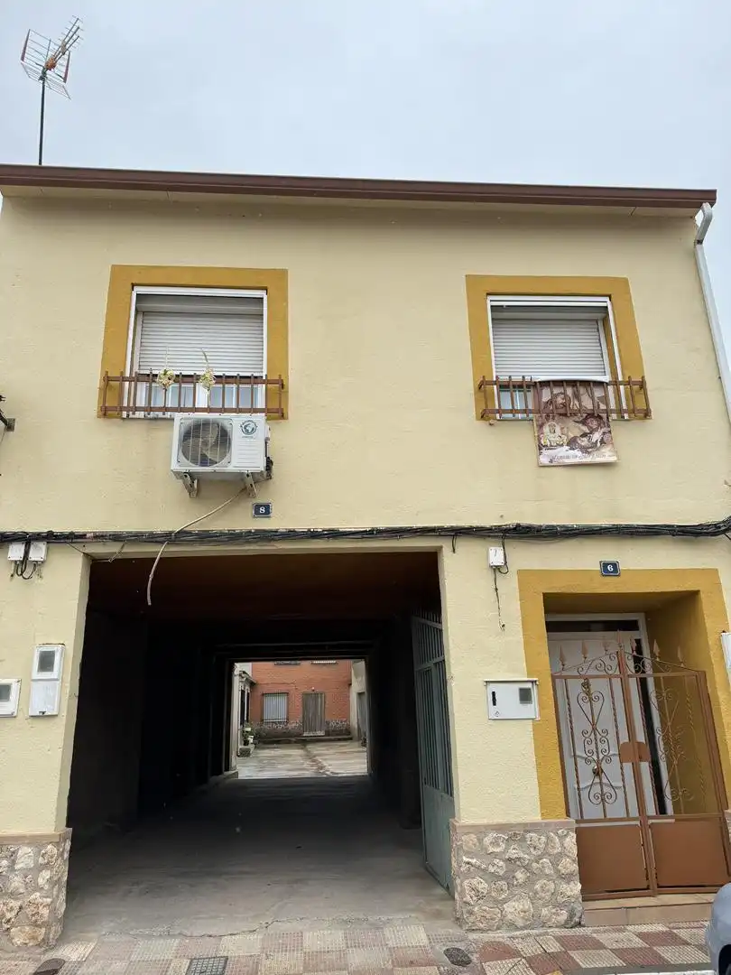 Vista exterior de Casa adosada en venta en Arenas de San Juan  con Aire acondicionado, Calefacción y Microondas