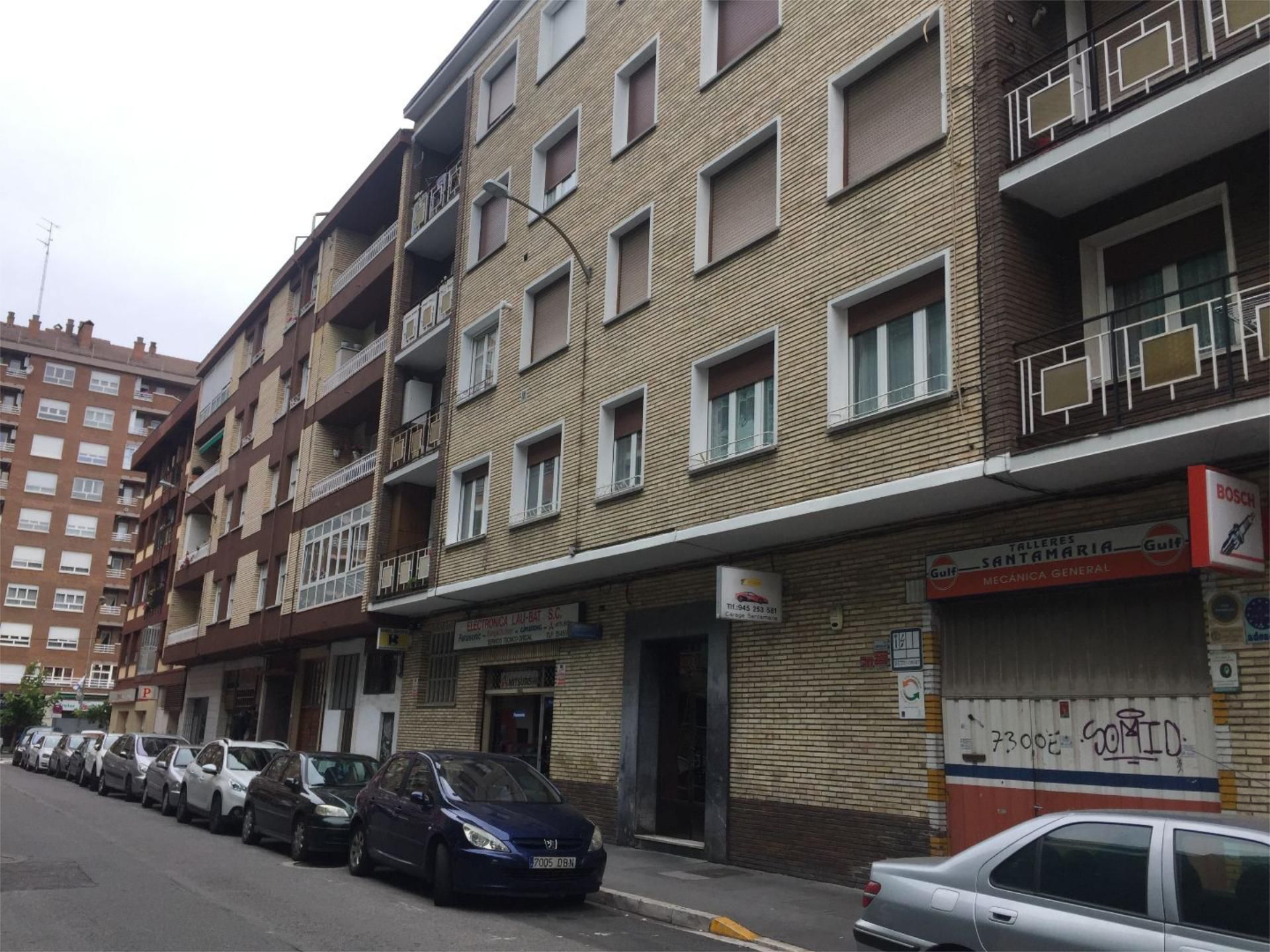 Vista exterior de Pis per a compartir en Vitoria - Gasteiz amb Calefacció, Parquet i Moblat