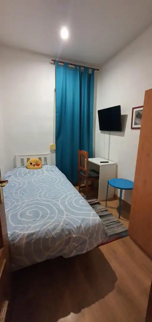 Habitación de Piso para compartir en  Madrid Capital con Calefacción, Parquet y Amueblado