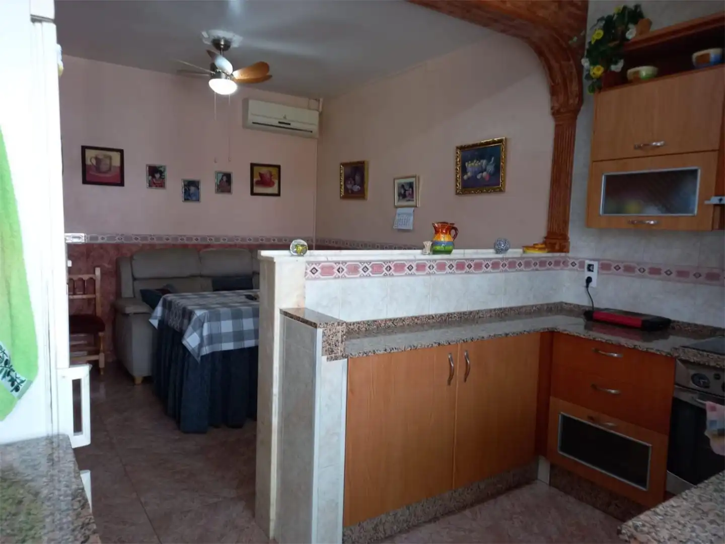 Casa adosada en venta en Calle San Juan, 14, Navas del Sepillar Cocina de Casa adosada en venta en Lucena con Aire acondicionado, Jardín privado y Terraza