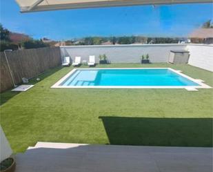 Piscina de Casa adosada en venda en Almendralejo amb Terrassa i Piscina