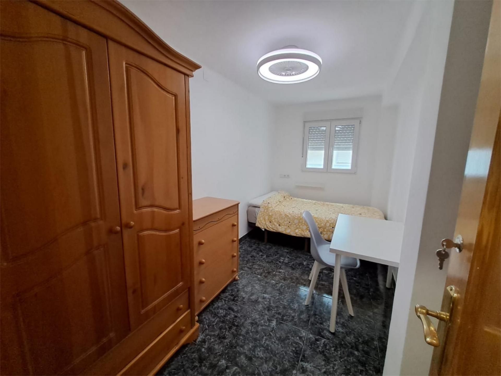 Bedroom of Flat to share in Burjassot  with Air Conditioner, Heating and Furnished
