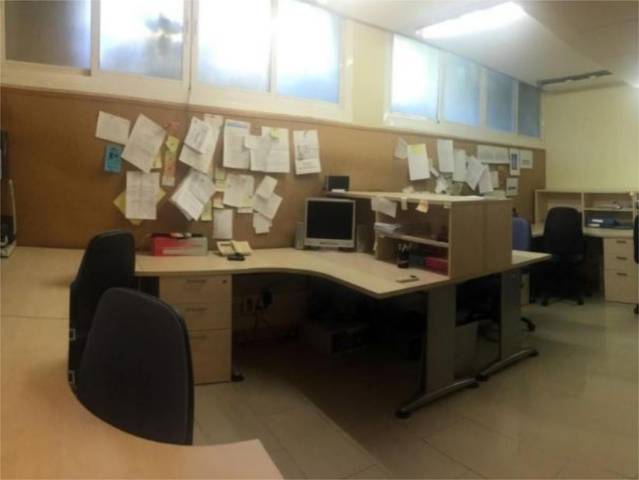 Local comercial en Venta en Calle Jacinto Benavente, 42 en Huerta Belón - Calvario