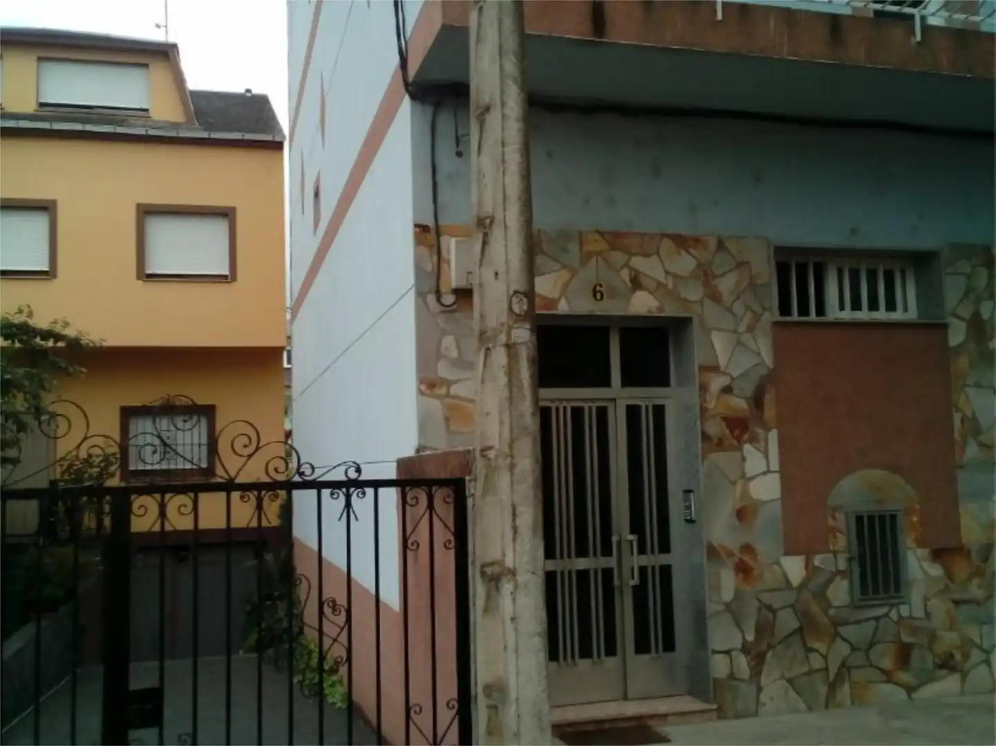Außenansicht von Wohnung zum Verkauf in Ribas de Sil mit Heizung, Terrasse und Abstellraum