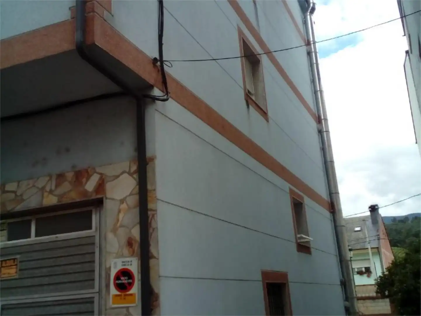 Außenansicht von Wohnung zum Verkauf in Ribas de Sil mit Heizung, Terrasse und Abstellraum