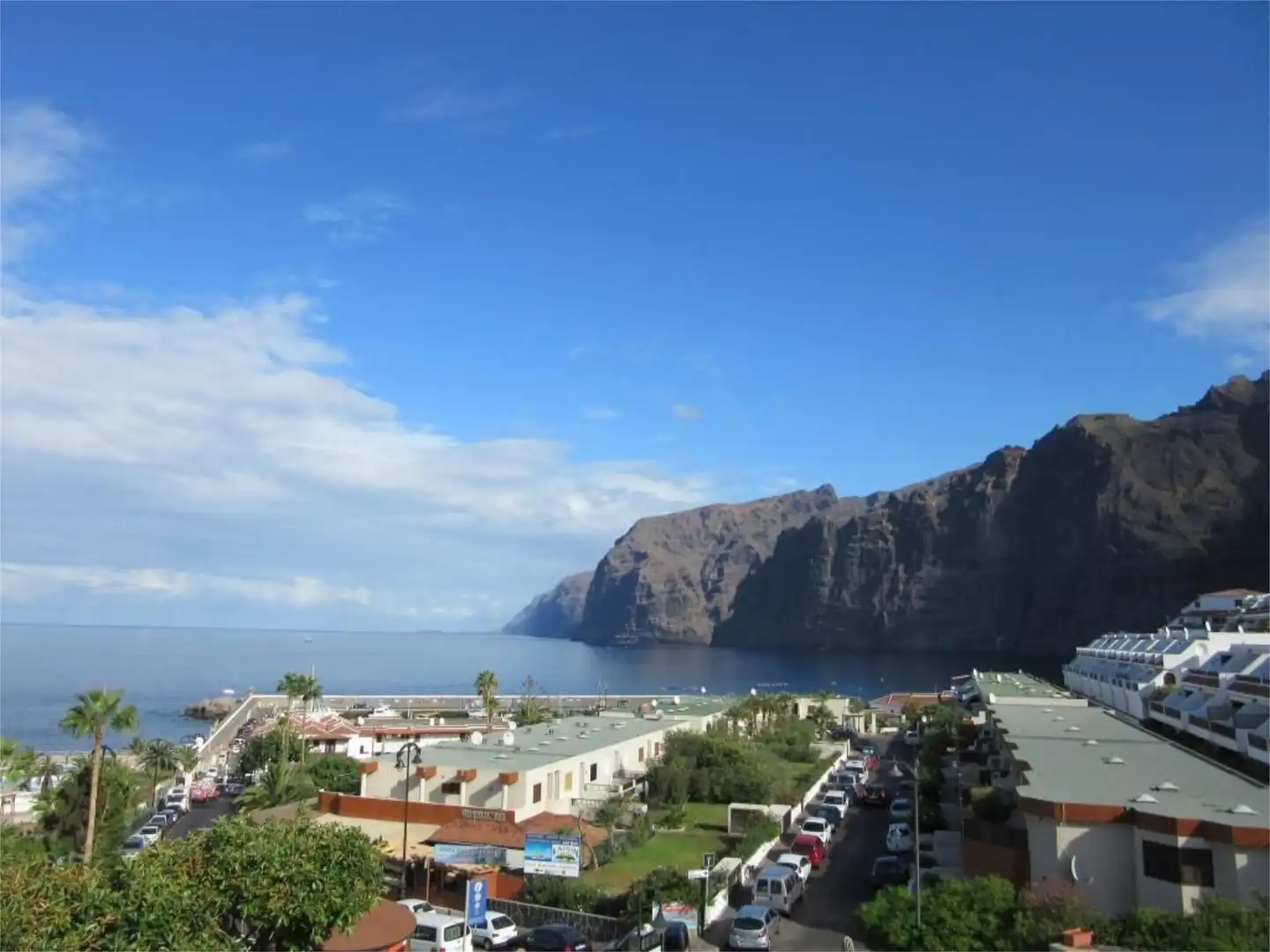 Flat for sale in Flor de Pascua, Acantilados de Los Gigantes Exterior view of Flat for sale in Santiago del Teide with Air Conditioner, Parquet flooring and Terrace