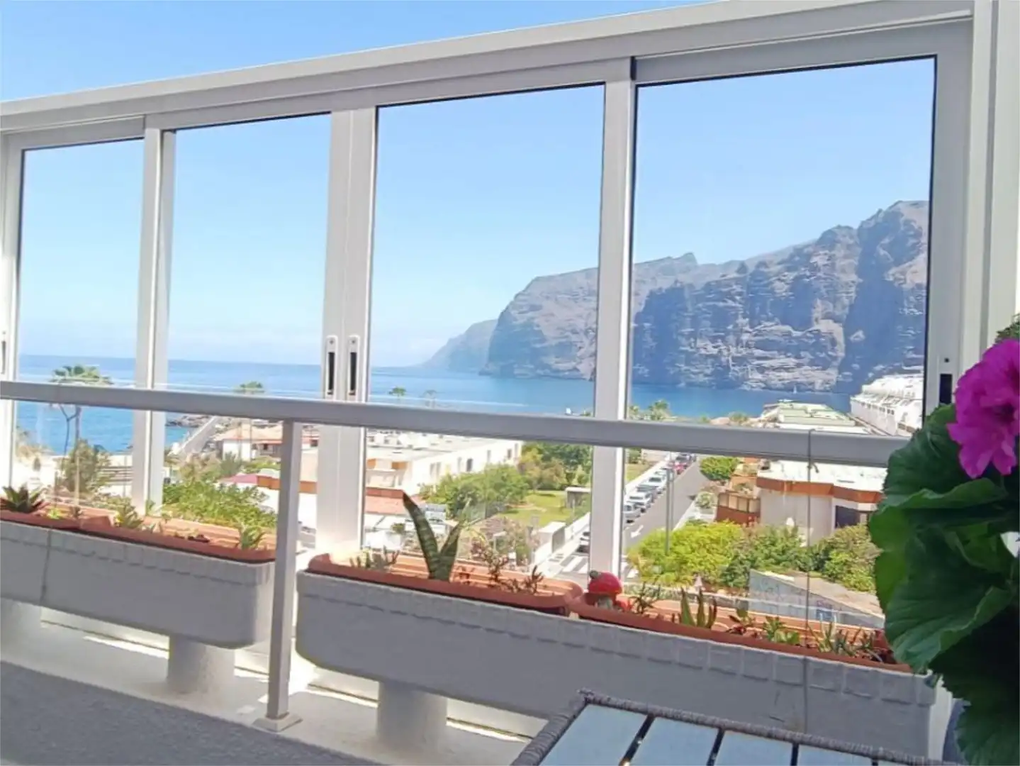 Flat for sale in Flor de Pascua, Acantilados de Los Gigantes Bedroom of Flat for sale in Santiago del Teide with Air Conditioner, Parquet flooring and Terrace