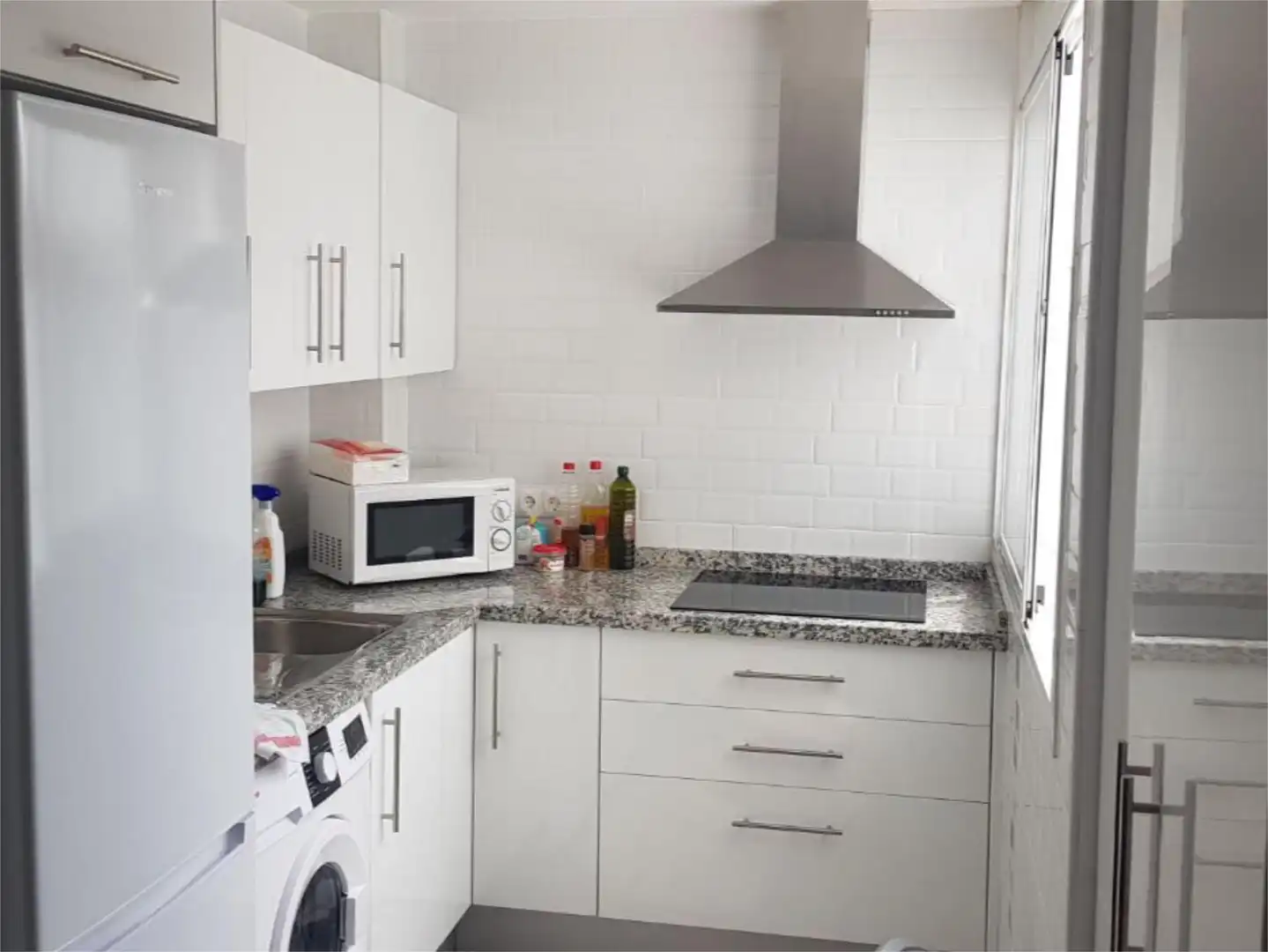 Room in Avenida Santa Cecilia, 9, Triana Oeste Kitchen of Flat for share in Sevilla with Air Conditioner and Furnished