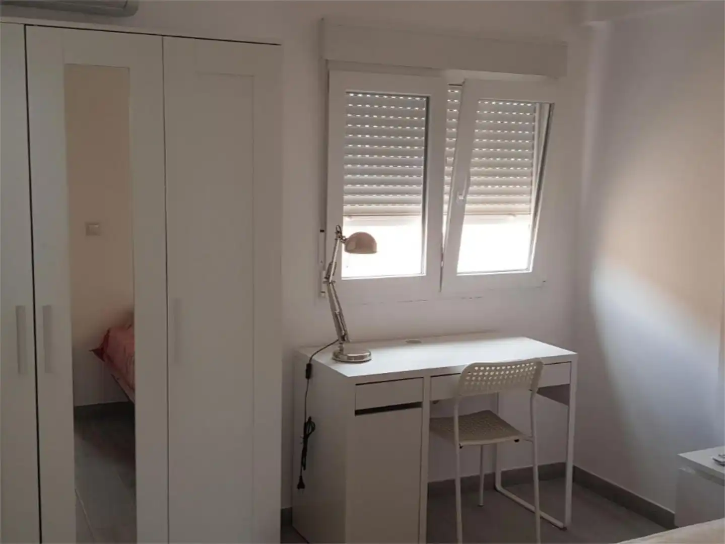 Room in Avenida Santa Cecilia, 9, Triana Oeste Bedroom of Flat for share in Sevilla with Air Conditioner and Furnished