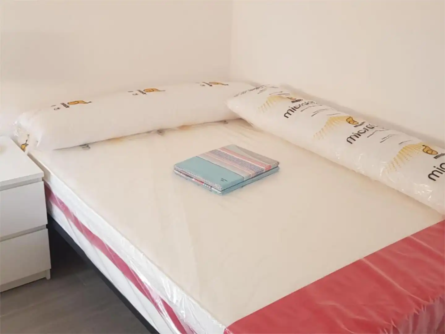 Room in Avenida Santa Cecilia, 9, Triana Oeste Bedroom of Flat for share in Sevilla with Air Conditioner and Furnished