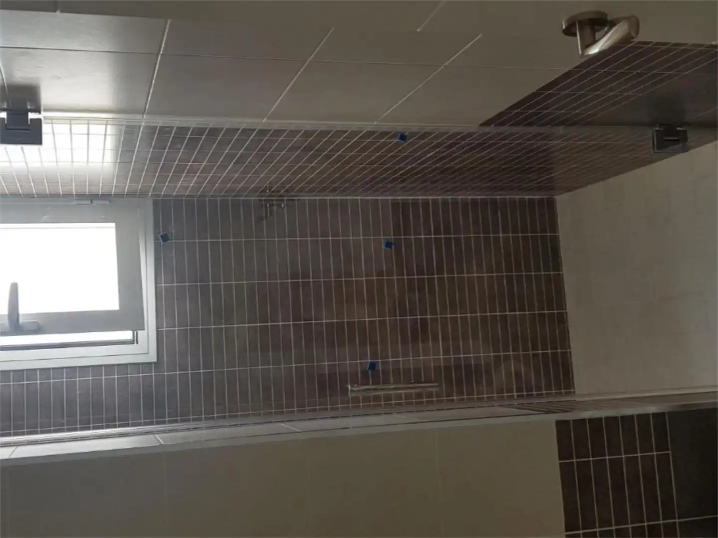 Room in Avenida Santa Cecilia, 9, Triana Oeste Bathroom of Flat for share in Sevilla with Air Conditioner and Furnished