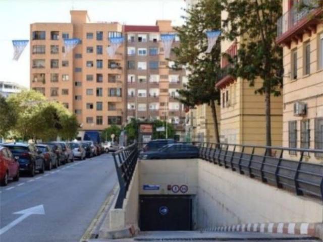 Garaje en Venta en Carrer de l'Enginyer Rafael Janini en L'Illa Perduda