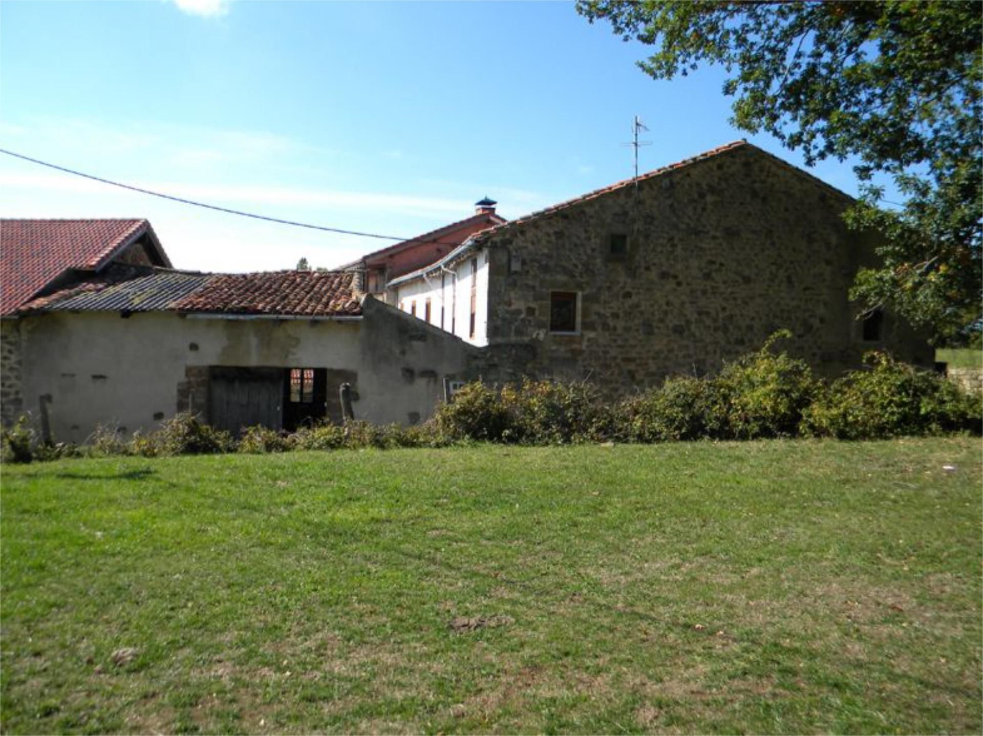Exterior view of Single-family semi-detached for sale in Campoo de Yuso  with Storage room