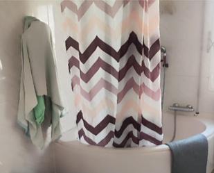 Bathroom of Flat to rent in  Barcelona Capital  with Air Conditioner and Balcony
