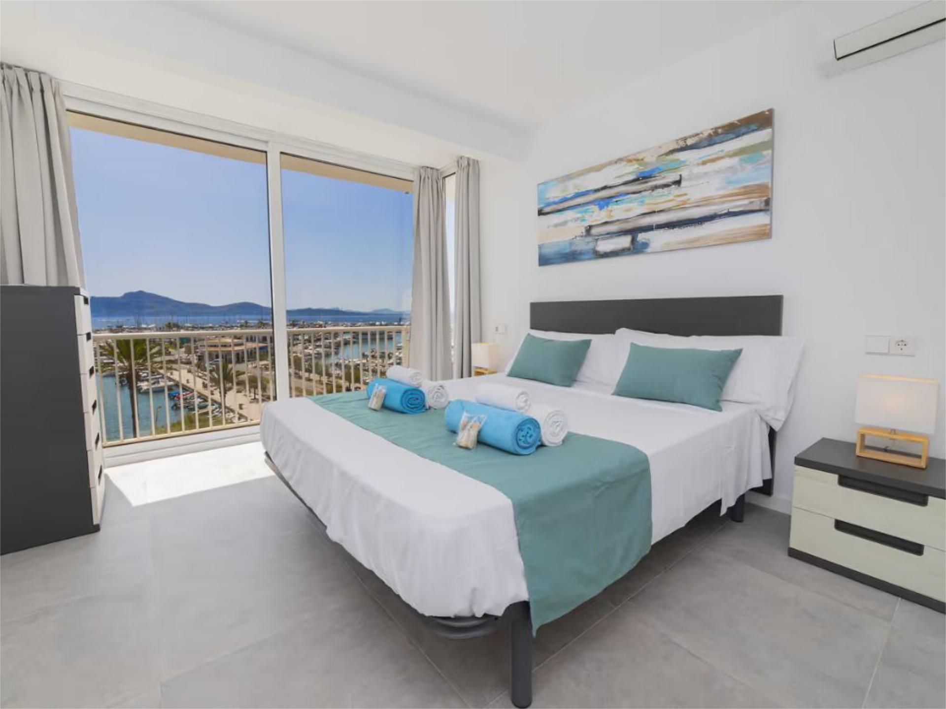 Dormitori de Apartament de lloguer en Pollença amb Aire condicionat, Jardí privat i Parquet