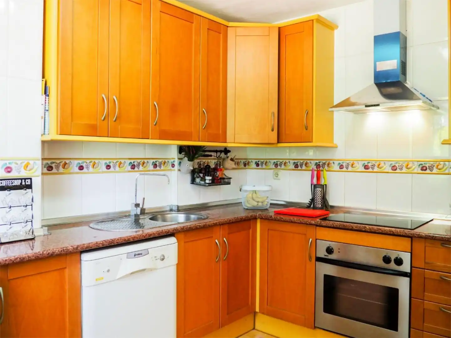 Flat for sale in Avenida del Prado, 69, Las Brisas Kitchen of Flat for sale in Marbella with Air Conditioner, Heating and Private garden