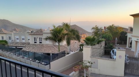 Foto 2 de Piso en venta en Tf-28, 81, Chayofa, Arona