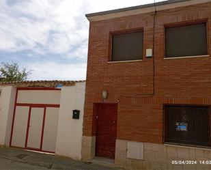 Vista exterior de Casa adosada en venda en Valdezate amb Calefacció i Moblat