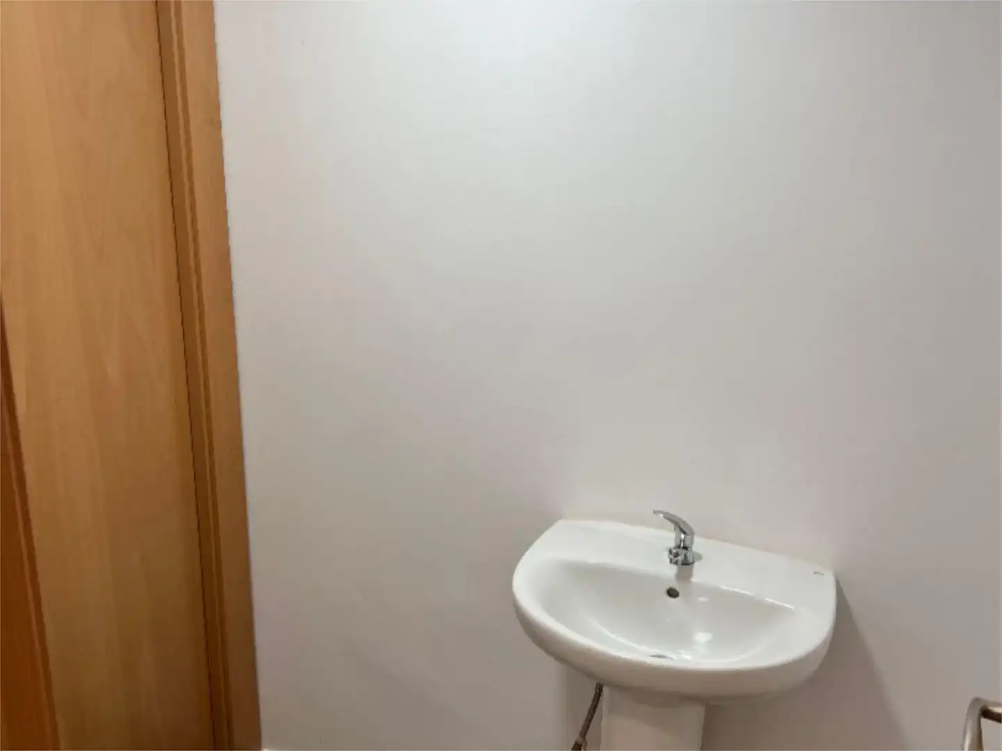 Baño de Local de alquiler en Valladolid con Aire acondicionado, Calefacción y Parquet