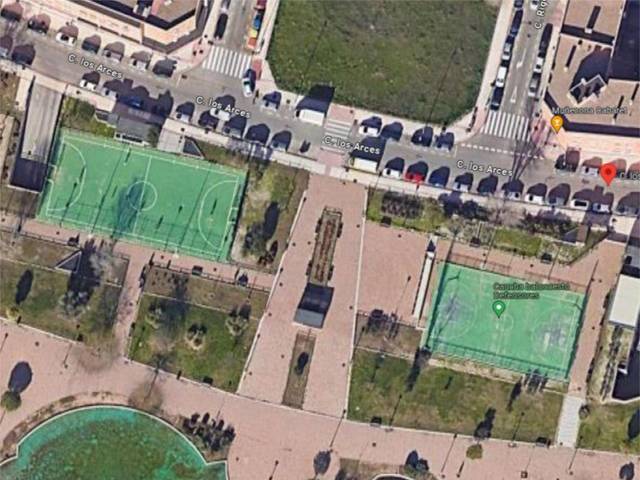 Garaje en Venta en Calle los Arces en Prado Santo Domingo - Ensanche