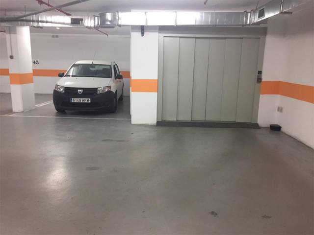 Garaje en Venta en Avenida Jorge Luis Borges, 12 en El Tejar - Hacienda Bizcochero